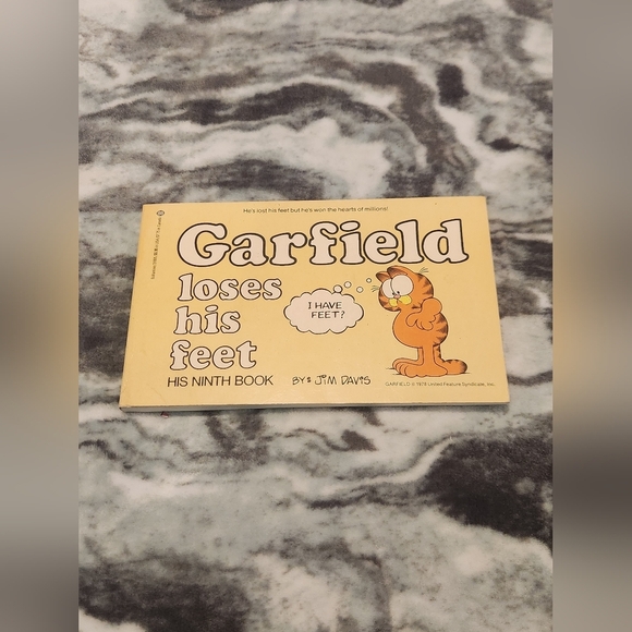 Garfield Loses His Feet : His 9th Book by Jim Davis (2004, Trade Paperback) - Picture 1 of 4